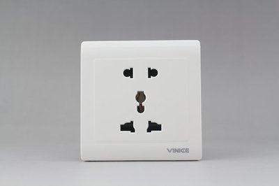 尚品多功能五孔插座 廠家直銷，工程與家裝的理想選擇